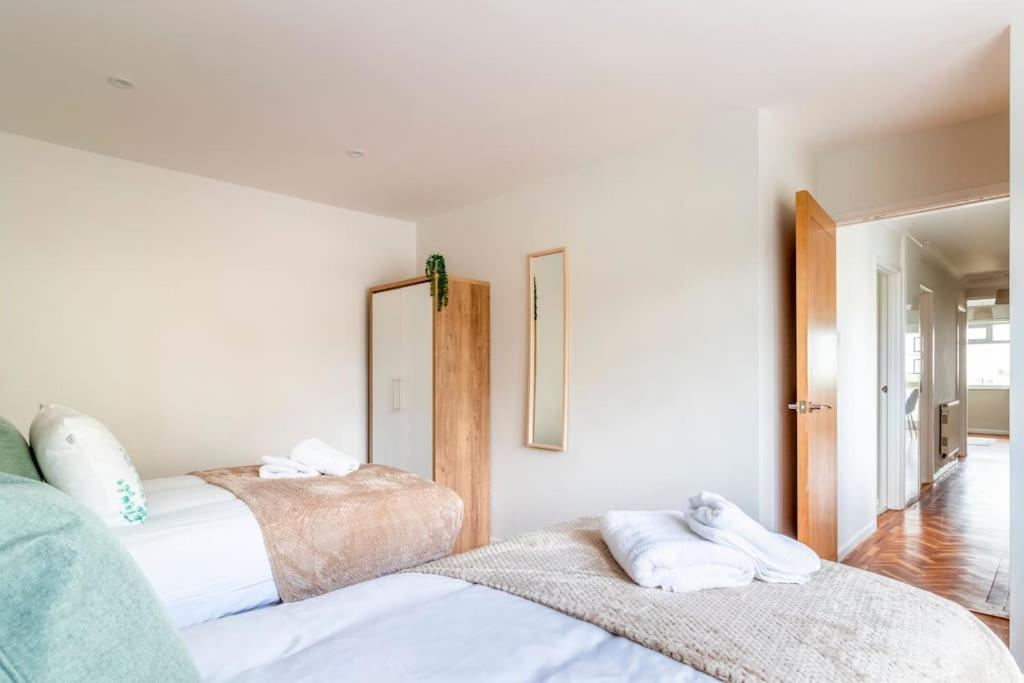 Spacious Sea View 2 Bedroom Sleeps 6-Free Parking Bournemouth Exterior photo
